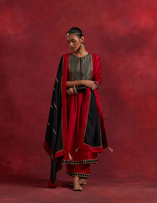 Red Black Raw Silk Gauhar Kurta Set (Set Of 3)