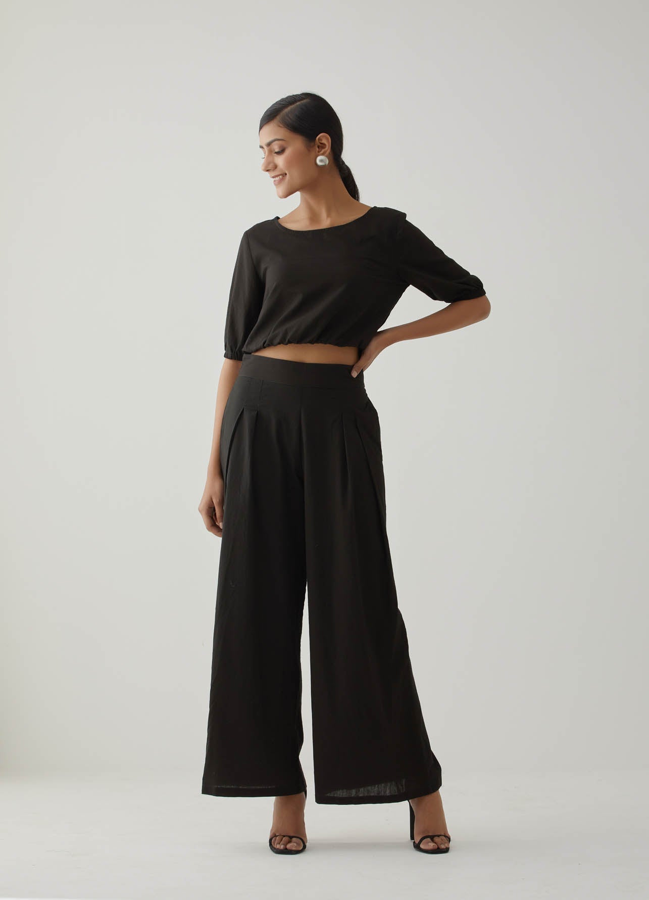 Black crop top & white long pants set - ShopperBoard