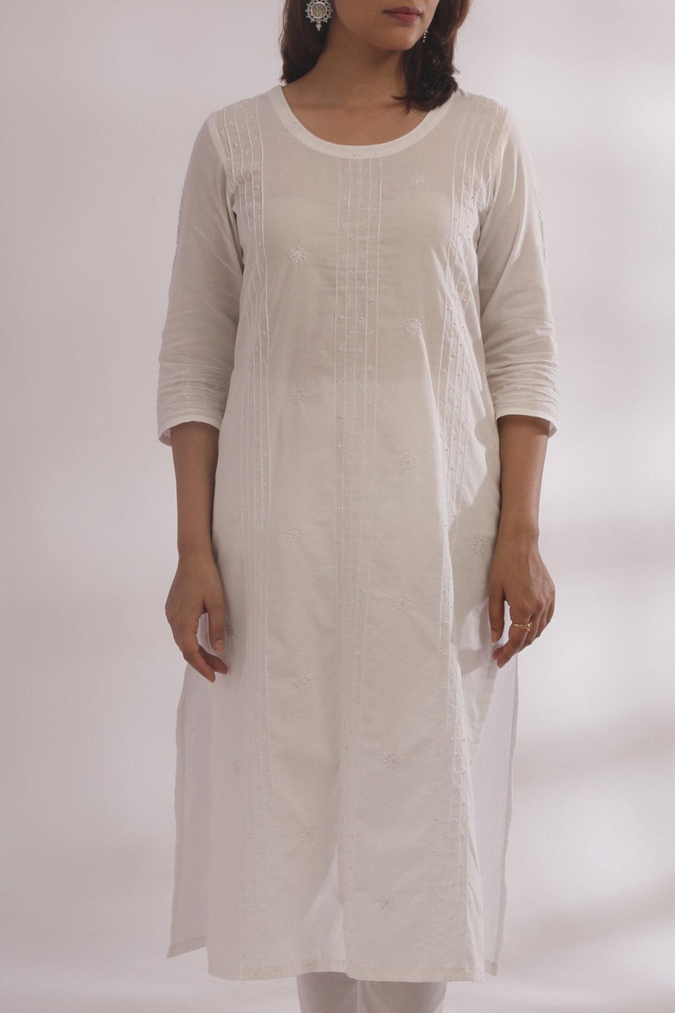 Kyaaree White Chikankari Kurta With Pant (Set Of 2) - The Indian Cause